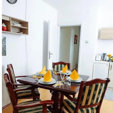 Zlatno Brdo Apartment *